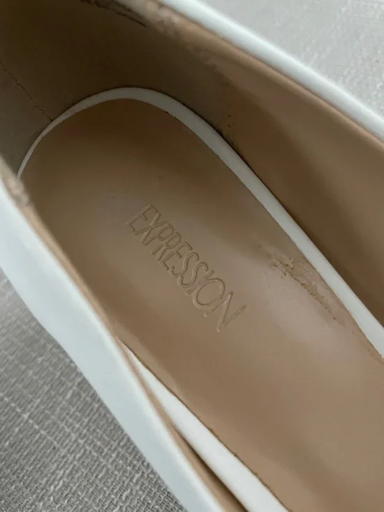 Women's Pointed-Toe Pumps - Picture 6 of 6